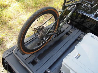 Top down view of mountain bike mounted to tub rack