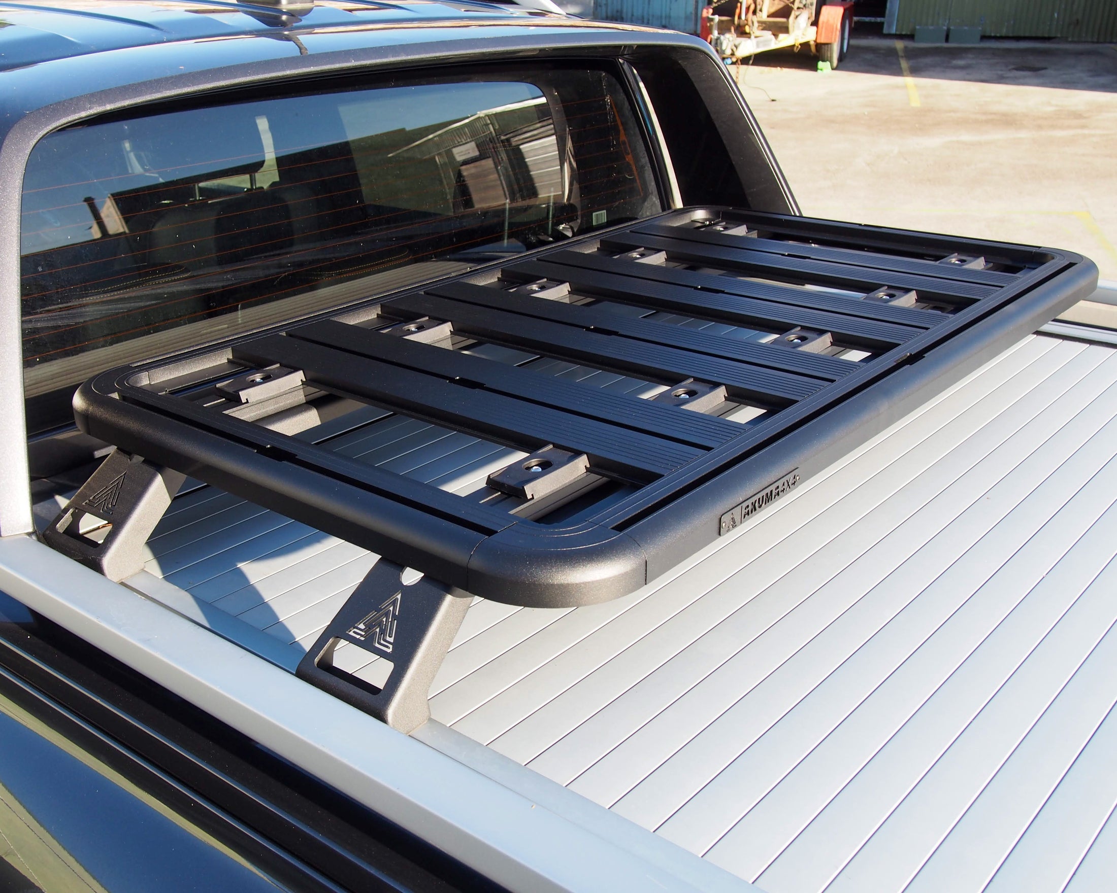 Side angle view of an Akuma 4x4 Compact Tub Platform